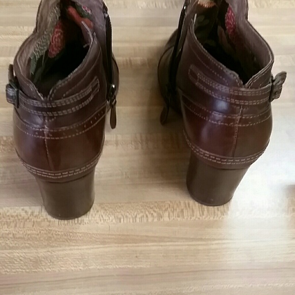 clarks heeled booties